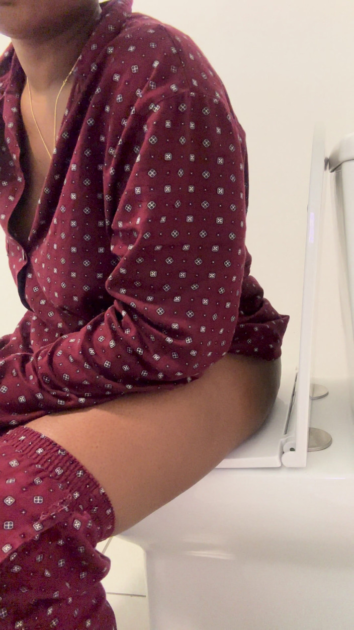 African Fart Queen: Scoregge in Bagno