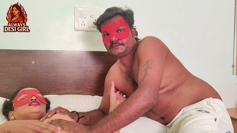 Always desi girl: 哥和她自己的仆人玩重口味性爱。印地语音频