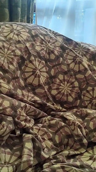 Gadis remaja dengan memek berbulu dicrot di dalam!