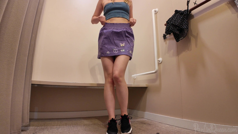 PantiesQueen: Loira sexy se masturba em um provador e máscara de...
