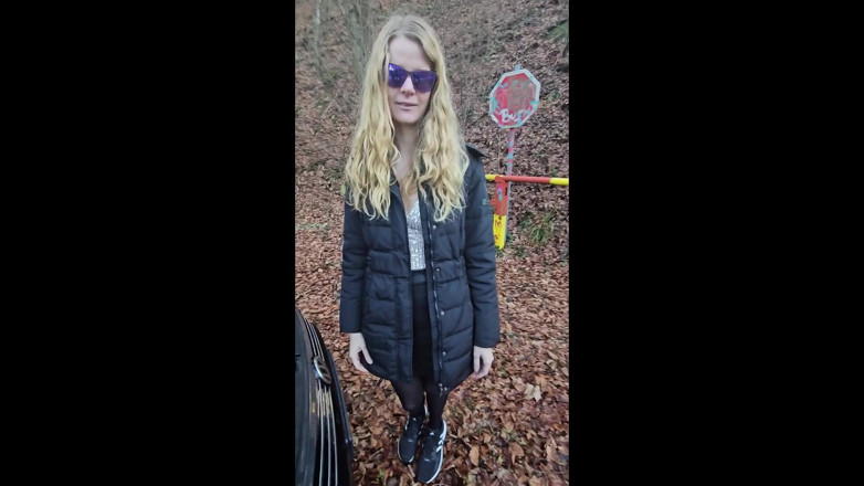 Bikergirl_97: Neujahrs Auto-panne Endet Mit Bezahl Blowjob Und Facial