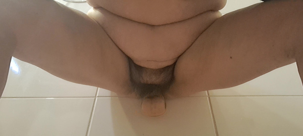 Mommy big hairy pussy: Macocha rucha się z dildem w łazience