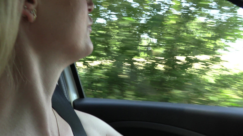 Blondehexe: Jerman Mengemudi Mobil Telanjang