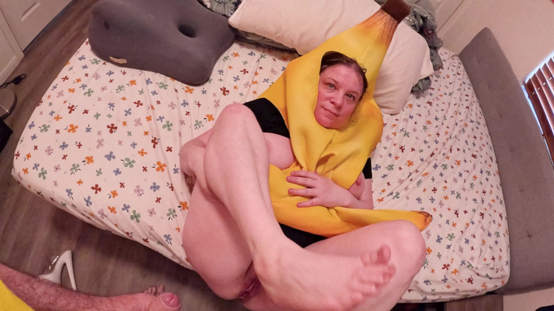Erin Electra: Seks anal sama ibu tiri saat halloween