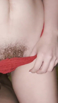 Niegrzeczna milf chciała zajść w ciążę od kuriera!