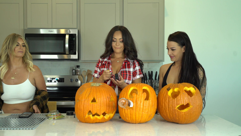 Evelin Stone: Kiki Mariah_970 Evelin Carve Pumpkins Nude Photoshoot After