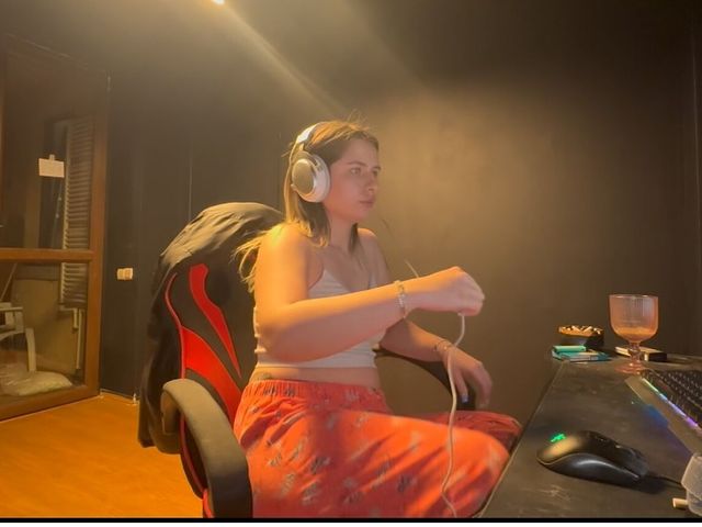 Cute Blonde Farting on Gaming Chair (Farting club)