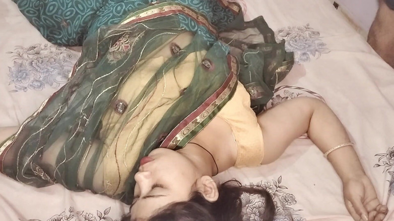 Sexy Girlfriend Girl: Ciasna cipka Desi Bhabhi w Sari Fucked Ciężko przez Devara...