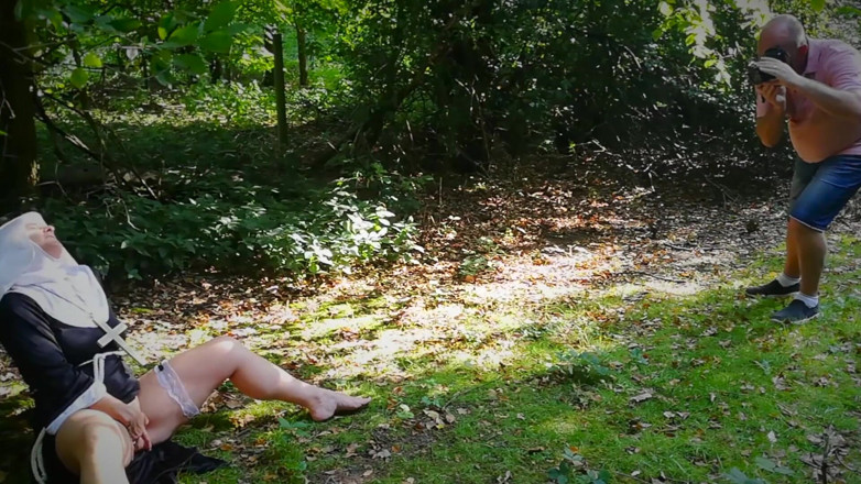 Kylie Britain Adventures: Överlägsen nunna är ute av låsning