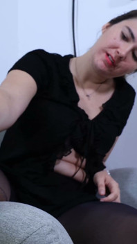 Adorare senzuală a picioarelor după o noapte în oraș cu vedere la persoana 1