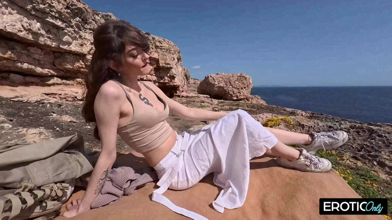 German bitch hunter: La selvaggia ragazza tedesca diventa cattiva sulla spiaggia in una...