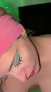 Dick Busty Viene Scopato in Un Video POV Fatto in Casa E Abbatte Uno Squirt Terribile - Divinamaruuu Di Yeloly