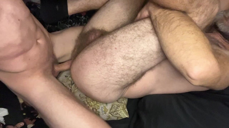 MaxHotty: Un papà stretto e peloso