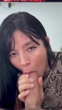 Daniela kommer hem med en trevlig överraskning i röpan - Daniela Ortiz