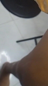 내 남편에게 바람을 피우려고 채팅에서 일부 남성과 채팅하고 있었고 정말 젖어있었습니다.