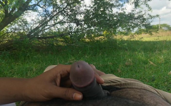 Real Indian Couple: Indian Randi Outdoor Handjob Until Cum