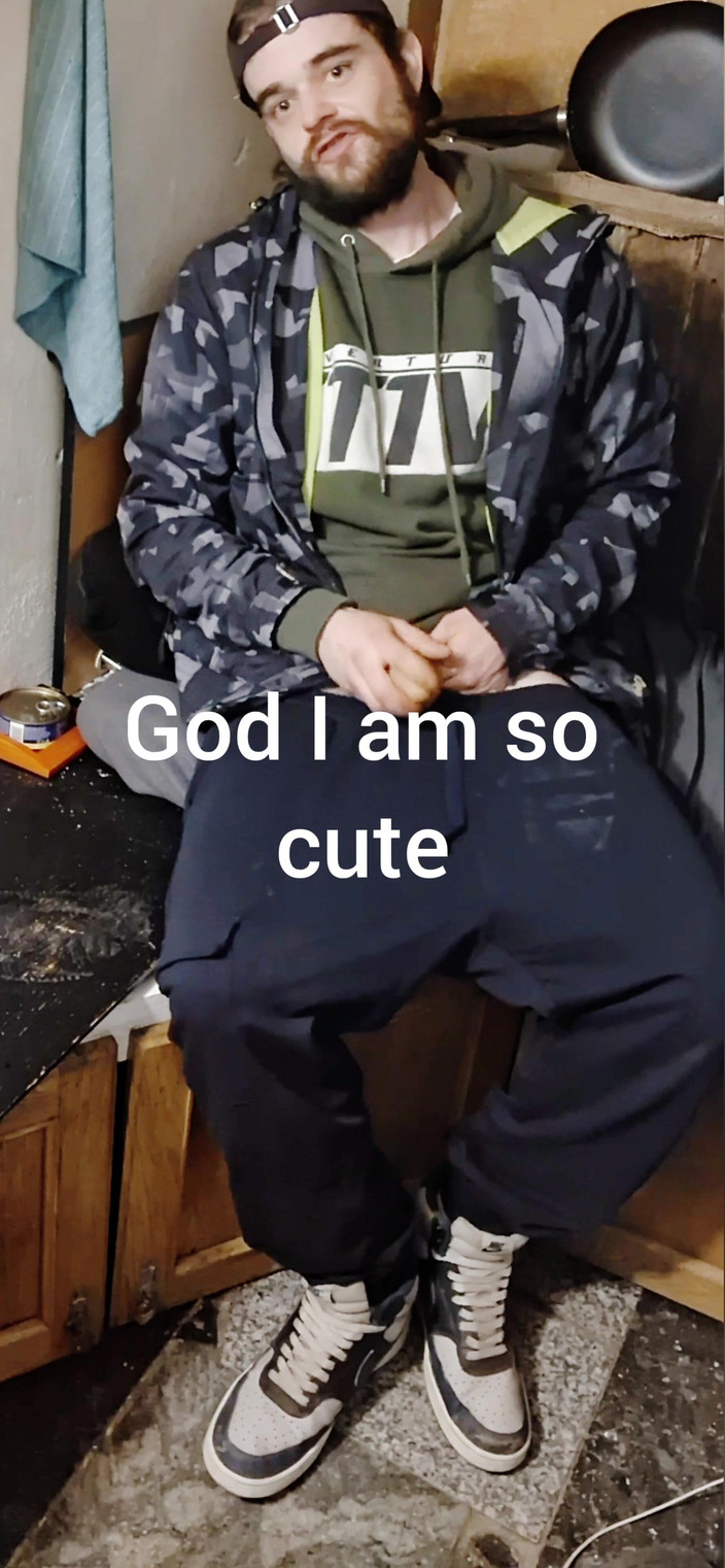 jerkofflover: Я мастурбую і компілюю свої відео в двох словах