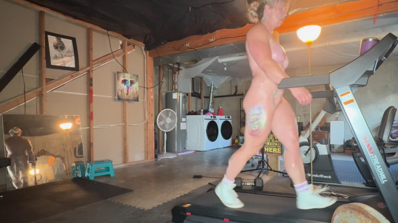 Ecko Belle: Naked Treadmill Workout