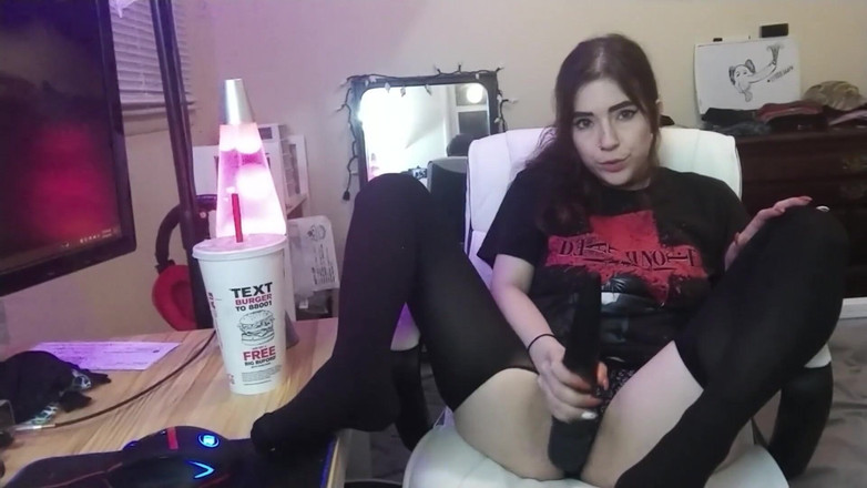 lilredvelvettt: ナイロンタイツの破れとオナニー