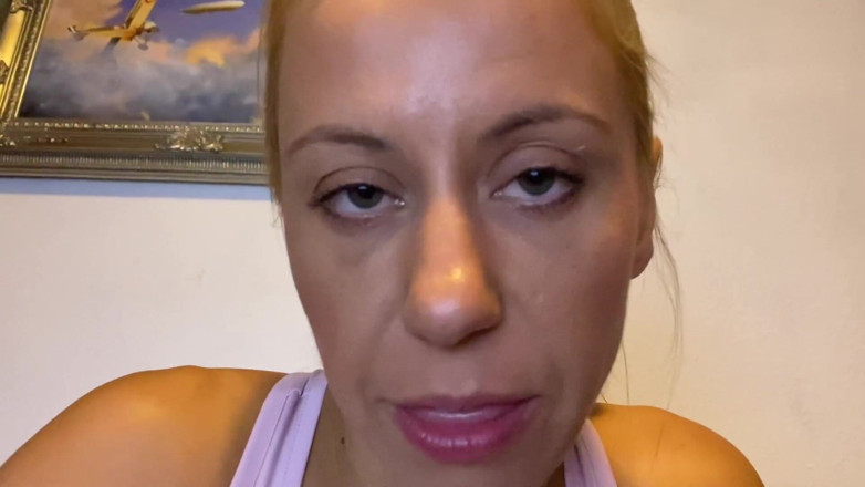 NM fetish femdom videos by Princess Nikki Cruel: Nikky Thorne, maîtresse à forte poitrine, te dit comment tu vas...
