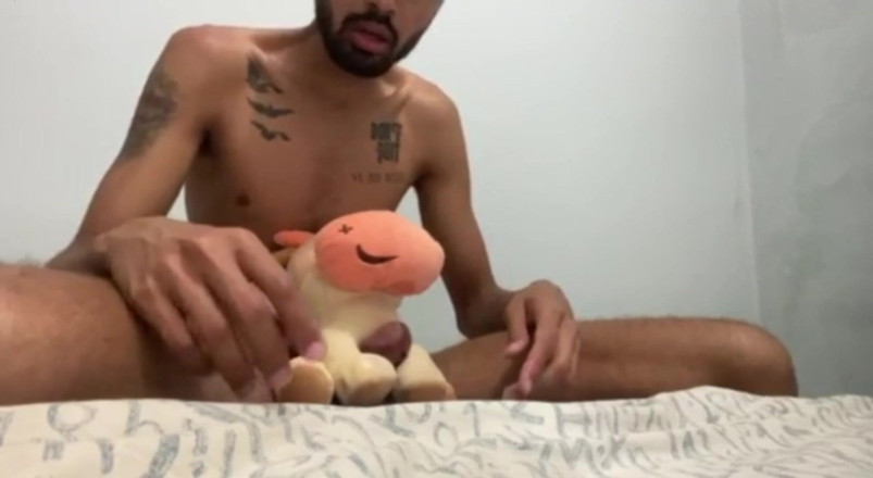 arabeputo: Jouir avec mon ours en peluche et éjaculer dessus