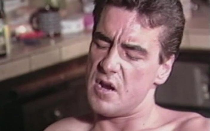 Gay RetroX VHS: Homens esquentados em abraço # 3