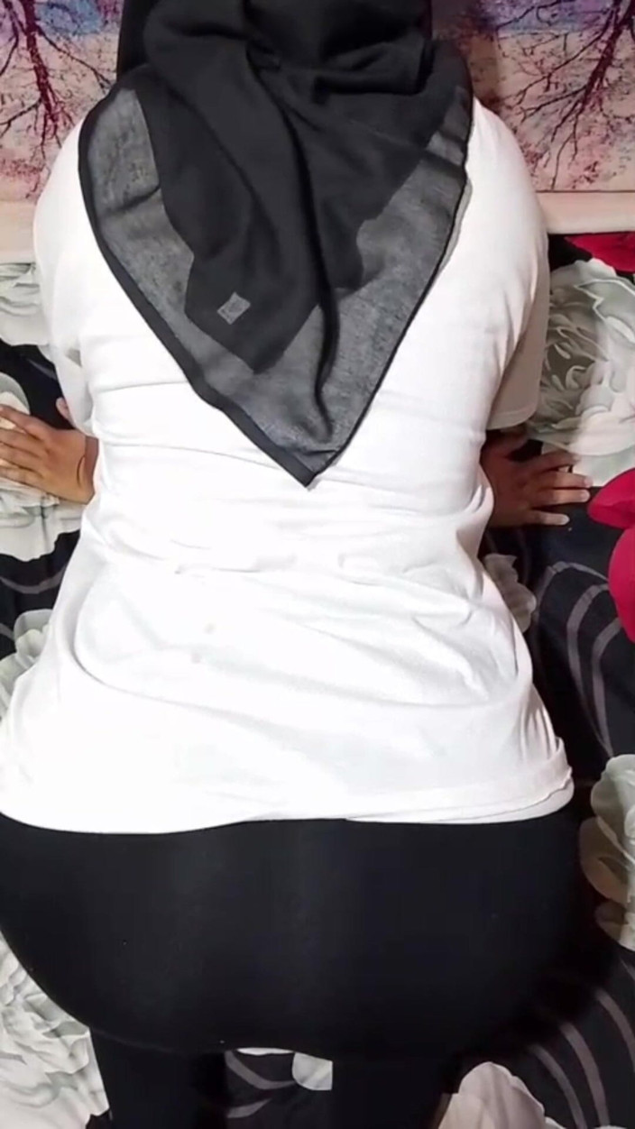 Asian girl videos: Güzel bir başörtüsü takmak