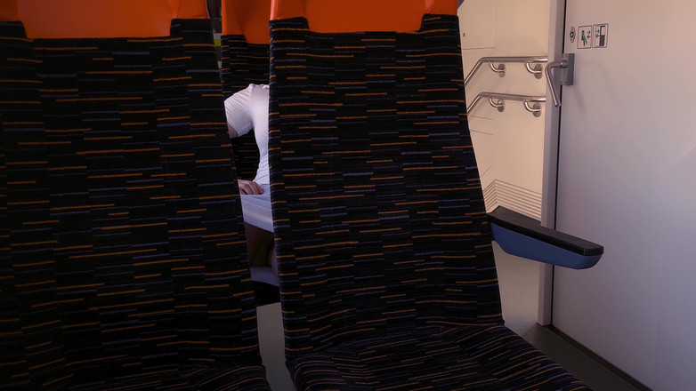 DedeDeville: Sexo muy arriesgado en un tren la follé en la...