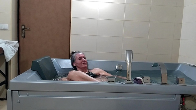 Lukerya: Lonely Relaxation in the Jacuzzi