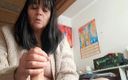 Mommy big hairy pussy: Instrução de punheta na madrasta espanhola milf