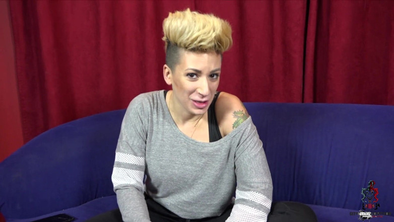 Get your knees Dirty: Della Dane