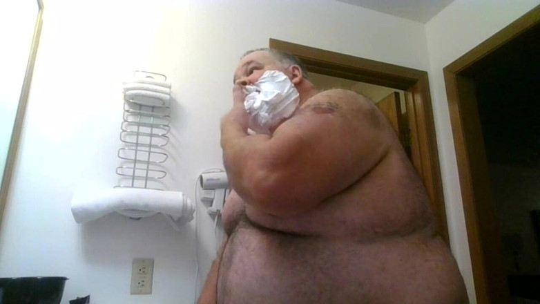 Gaydaddy2021: Sprcha a holení