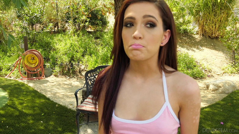 Out Of The Family: E în regulă! Brooke Haze este sora mea vitregă