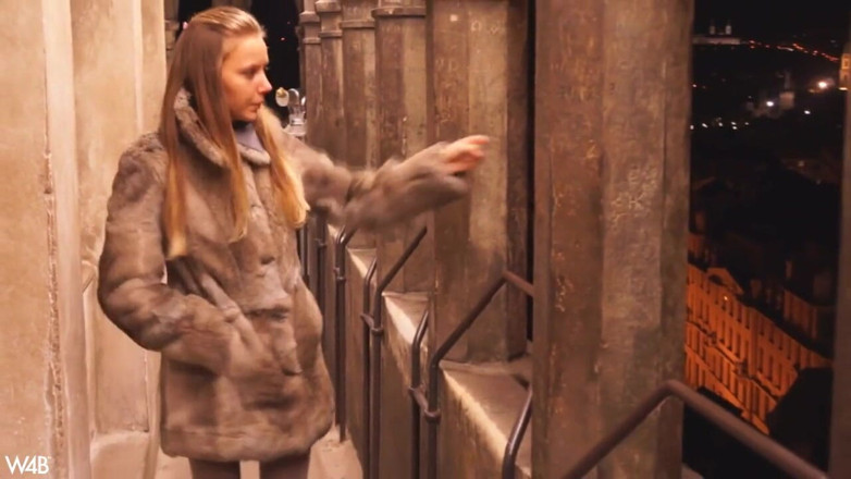 Watch4beauty: Je lui chasse la queue