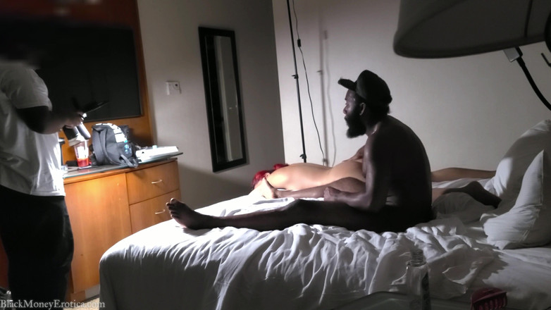 Black Money Erotica: Hinter den kulissen: Das arabische schätzchen Roxie Sinner nimmt es...