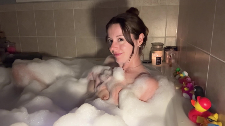 Nadia Foxx: Бульбашки в ванні та оргазми