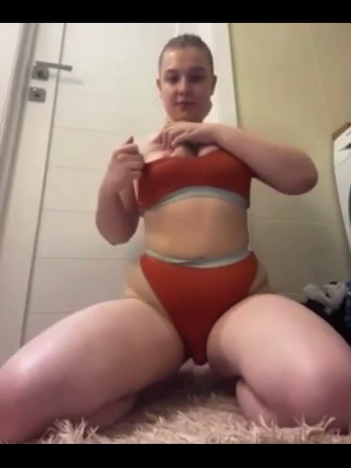 JuiceLussie: Sexy kouření s velkým robertkem