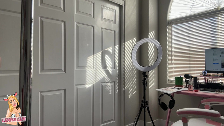 Lenna Lux: Shrunken abang tiri