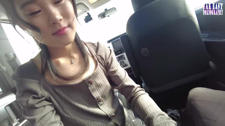 Far East pornography: Nagi nip spacer, w którym zatłoczone oczy iskrzą gorący, ciasny...