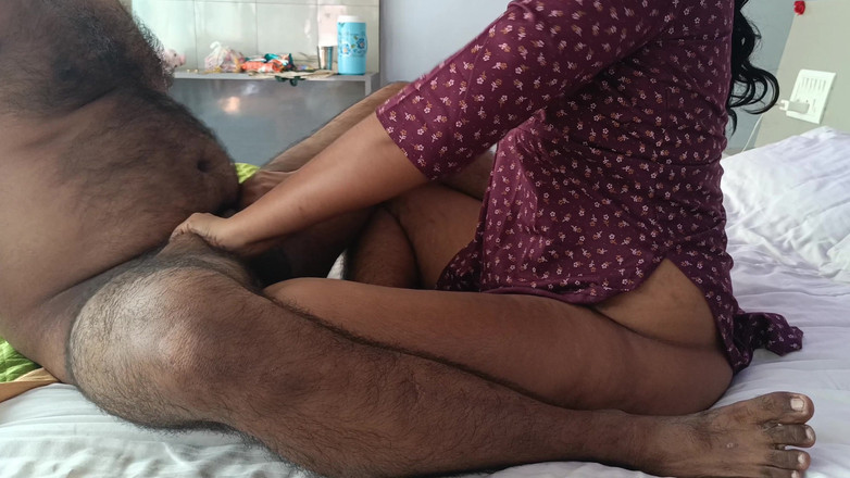 Pushpa porn: 泰米尔已婚夫妇的热辣性爱热门视频