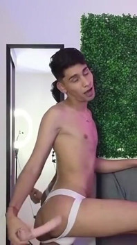 Kamu suka nggak sama caraku nyepong kontol itu nggak? Mmm rasanya nikmat, sekarang giliran kontolmu