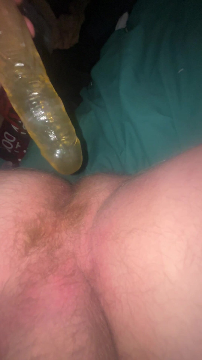 Bigwhitecock: Allargo il culo con un plug anale