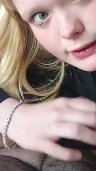Blondje Zuigt Aan Zwarte Pik