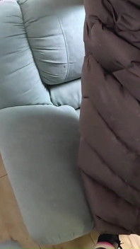 Downjacket de cagoule en fourrure brillant. Gorge profonde, jeu de crachats, chevauchage et éjaculation dégoulinante sur mon manteau