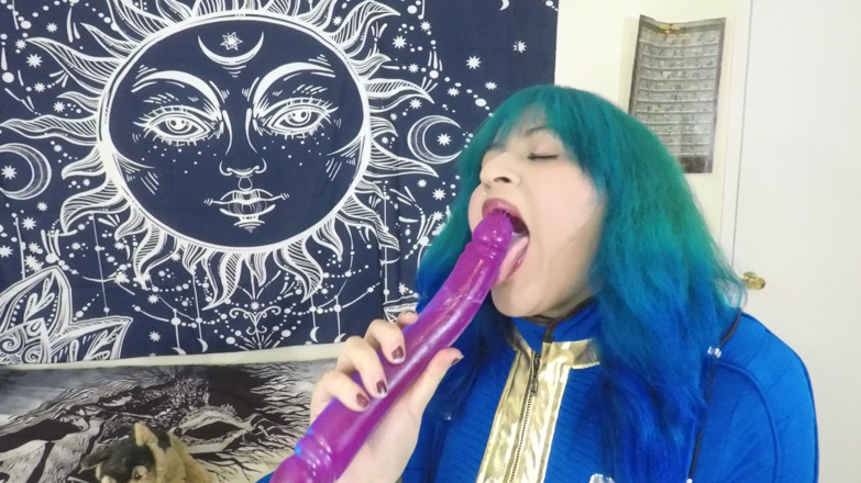 VickyVixen: Vaultdweller เล่นกับของเล่นสุดโปรดของเธอ