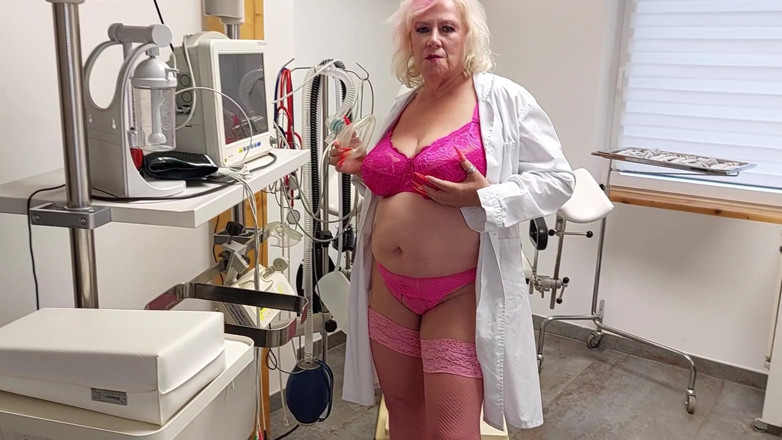 PureVicky66: Blonde Spreads Wide and Fucks Herself with Dildos