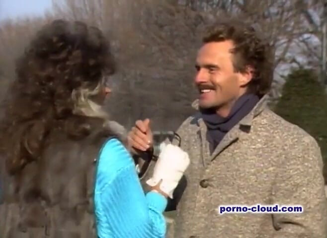 Porno Cloud: Foxy lady presents friends