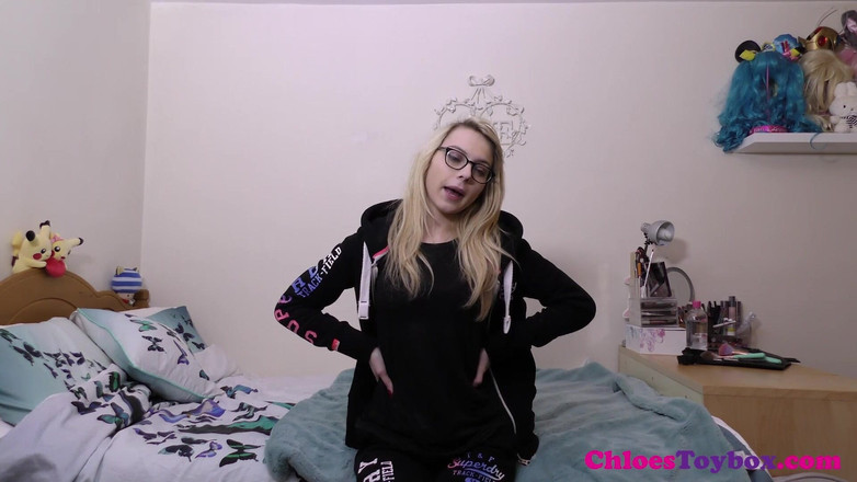 클로이 토이: 스트립 애널 켜기