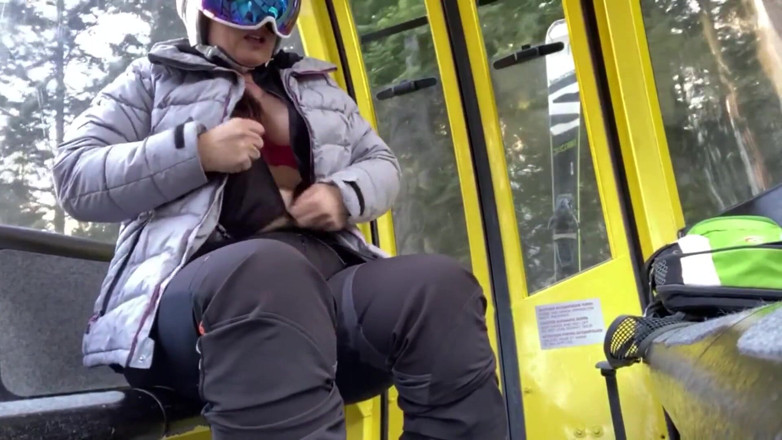 Tanja Tachee: Horny in the cable car