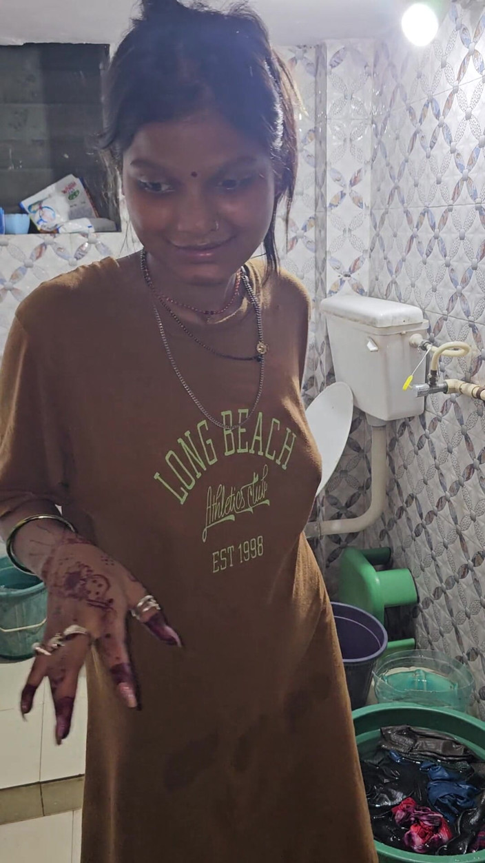 Aalox: Une desi indienne sexy se fait baiser par la chatte étroite,...